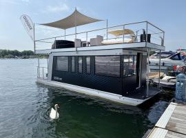 NEON Bigigio House Boat，位于Lisanza的船屋