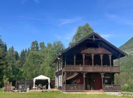 Nord-Garthus g&aring;rd leilighet 1，位于H&oslash;lera的带热水浴缸的酒店