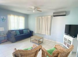 Seabreeze Family beach retreat，位于阿雷西博的酒店