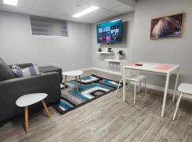 Entire basement suite in Bonavista，位于温尼伯的低价酒店