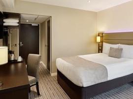Premium Inn - Premier South West Furzton，位于Loughton的酒店