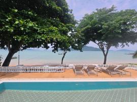 Seaside Bliss Beach Villa Rawai，位于拉威海滩的酒店