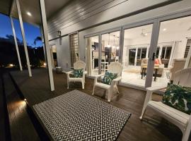 Luxury Beachside Home，位于Maninoa的酒店