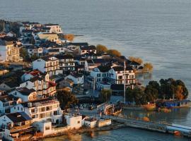 And stop at Taihu Lake Scenic Area，位于苏州的酒店