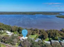 Carramar - Fireplace - Absolute Waterfront