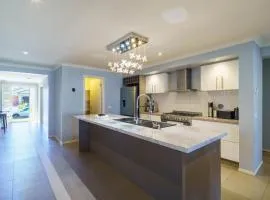 Modern 4BR Family Home in Tarneit Spacious Retreat