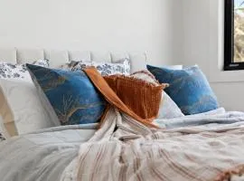 Chic 3BR House Near Box Hill