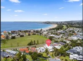 Modern 4-Bed Home Close to Beach in Barrack Point