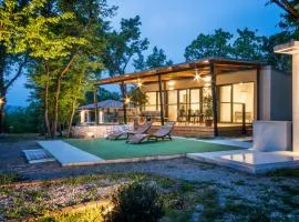 Villa Vita, a Lush Romantic Retreat in a private Forest