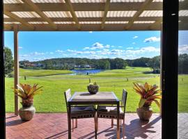 Perfect weekend getaway plus golf at your doorstep，位于萨拉曼德湾的酒店