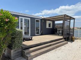 Azur Premium Climatisé 4 étoiles au camping la presqu'île du Barcarés vue imprenable，位于乐巴凯尔斯的露营地