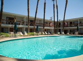 深峡谷旅馆，位于棕榈荒漠的高尔夫酒店