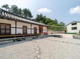 Gangneung ggabinejip hanok pension，位于江陵市的酒店