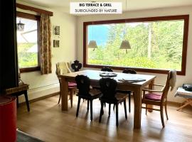 Panoramic Forest Chalet Bled Lake and Castle View，位于布莱德的酒店