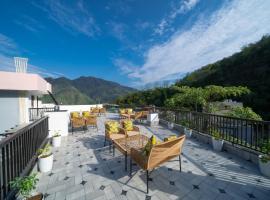 Premium Mystic Falls near Secret Waterfall，位于瑞诗凯诗的酒店