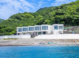 熊野古道ビーチテラス串本，位于何布华的酒店