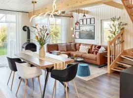 Pet-Welcoming Stay with Sauna, Style & Privacy