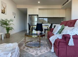 Cozy New 2BR & Near Airport, Mall & Transit，位于悉尼的酒店