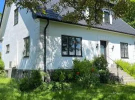 Village house & garden for summer hangout near Sankt Olof