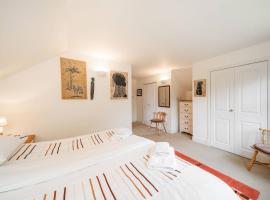 Earnside Cottage，位于科姆里的酒店