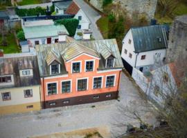 Rosa Huset - I hj&auml;rtat av Visby，位于维斯比的高尔夫酒店