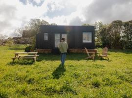 Parcel Tiny House Brunel - 50 minutes de Paris，位于Gressey的酒店