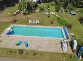 Pal&oacute;cliget Vend&eacute;gh&aacute;z，位于K&eacute;tbodony的带热水浴缸的酒店