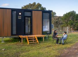 Sparkling Tiny House by Tiny Away，位于Windeyer的酒店