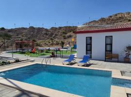 Duplex villa in a mountain farm with a swimming pools & garden,including breakfast فيلا دوبليكس غرفتين و صالة في مزرعة جبلية مع مسابح وحديقة مع إفطار，位于八田的酒店