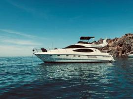 Lupin Yacht，位于圣托斯特凡诺港的船屋