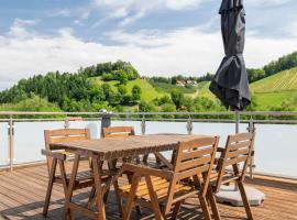 CLAUS RESCH APPARTEMENTS - E-Bike, Wandern, Minigolf, Familie, Urlaub an der Weinstraße，位于洛伊查赫的带停车场的酒店