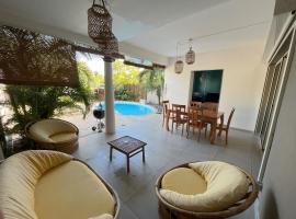 Villa Bourbon, 6 personnes avec Piscine et vue Mer，位于圣吉尔莱班的酒店