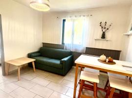 Superbe appartement au calme en cœur de village，位于Saint-Sulpice的酒店