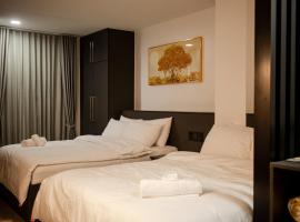 Skyluxe Hotel，位于Odiongan的酒店