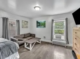 Pitcher's Paradise Apt 2-All Star Baseball Rentals