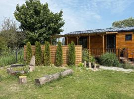 Tiny beach house heated and airconditioned，位于Wapnica的木屋