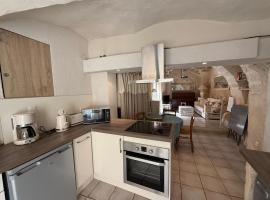 Appartement P2 à 4km D'UZÈS，位于圣康坦拉波特里的酒店