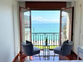 Precioso amanecer frente al mar by CABANA Rentals