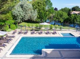 SOWELL HOTELS Domaine de la Petite Isle，位于索尔格河畔利勒的酒店