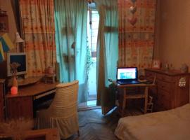Comfortable isolated turnkey room near the subway and the International Exhibition Center，位于基辅的酒店
