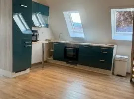 Dachgeschosswohnung Benther Berg, Contactless Check-in, free parking, Vollsaniert und Renoviert 2025