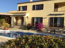 Villa Tranquila Large luxury 3 bedroomed 2 bathrooms private Villa with pool and Sea Views in Calonge Sant Antoni de Calonge，位于卡隆赫的酒店