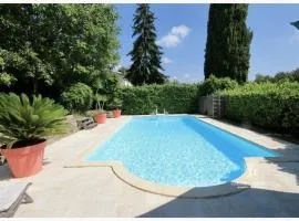 Beautiful and spacious villa - swimming pool - garden