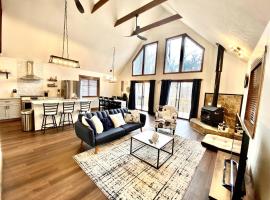Hot Tub Luxe Retreat • Game Room • Lake • Bryce，位于Basye的酒店