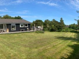 Sommerhuset -The Beach House - full house, 63 m2 w 2 bed rooms, 300 m from the wonderful beach in Begtrup Vig，位于克内贝尔的酒店