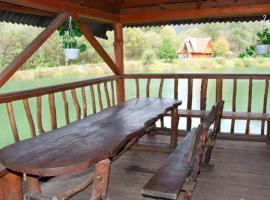 Agrotourism Center Banskyi，位于Luh的酒店