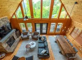 Whiskey Hills - Newly Remodeled Luxury Cabin with Hot Tub, Incredible Views close to Asheville, walk to Hatley Pointe & Ski!