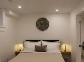 Queen Bed Suite-Private Entrance