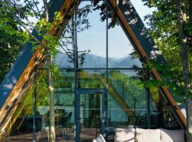 AHA Cabin，位于科马尔尼克的酒店