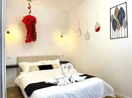 ChicStudio Full Kitchen AC Free Parking Popcorn